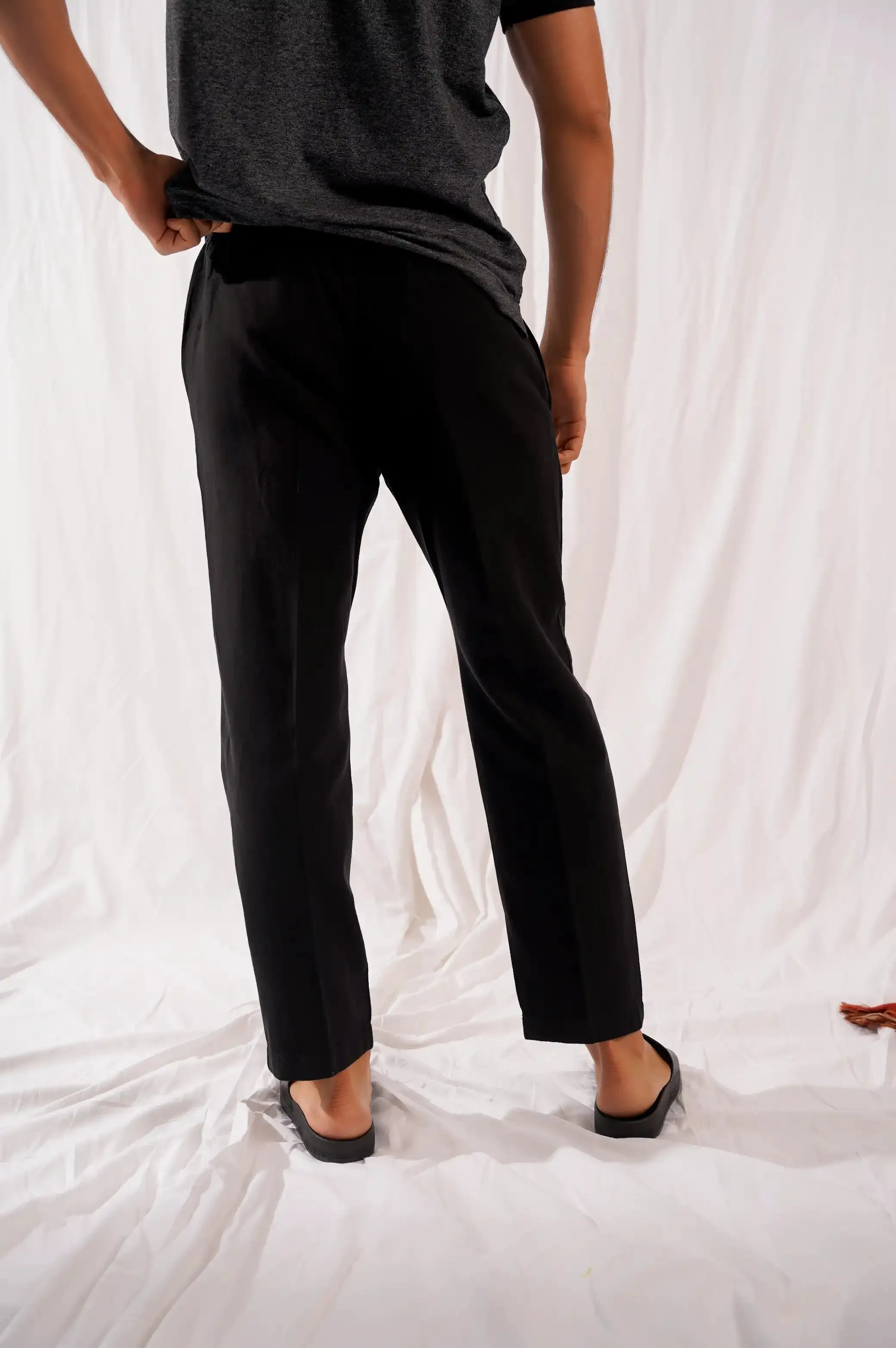 BASIC TAPERED PANTS