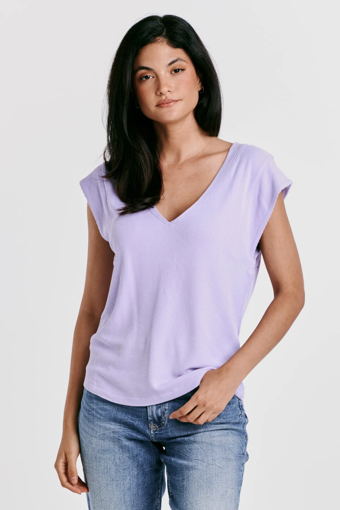 URI THERMAL V-NECK TOP GENTLE LAVENDER